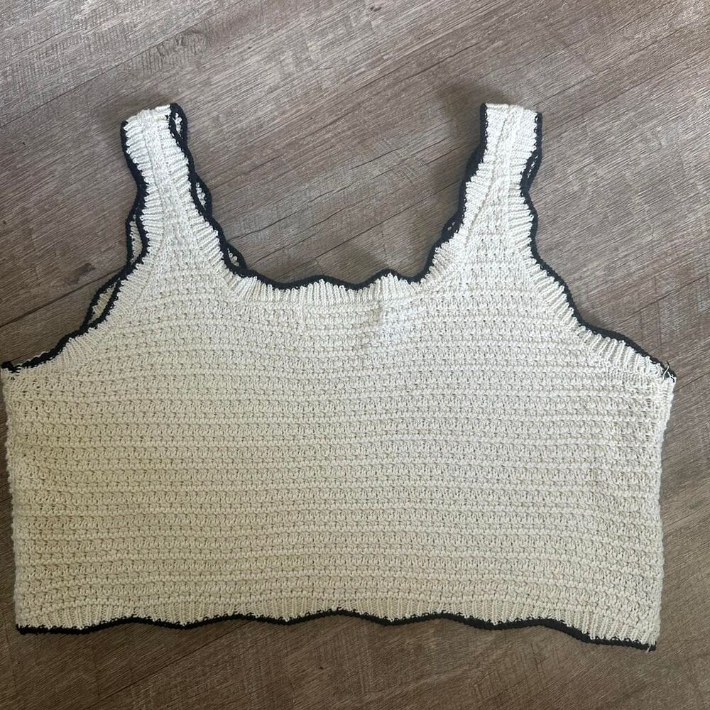 Oak-fort Women's Cream and White Crop-top